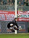24.10.2004<br>Rapid - Austria/1:1 (0:0)<br>Ausgleich zum 1:1 - die Erste<br>DIDULICA Joey, wehrt den Freisto von Hofmann mit der Hand ab......<br><br>54. Minute<br>