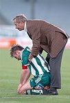 21.04.2004<br>Rapid - GAK 1:3(1:2)<br>HICKERSBERGER Josef trstet HOFMANN Steffen nach dem Spielende<br>