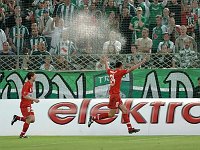 20.08.2005<br>Rapid - Mattersburg/1:2 (0:0)<br>NAUMOSKI Ilco jubelt vor der Westtrib�ne, daf�r gibts Bier<br>69, Minute