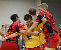 25.09.2004<br>Krems - G�nserndorf<br>LACHAMNN Patrick (Krems)<br>STANGL Stefan (24) u. EIBENSTEINER Christian (11) (G�nserndorf)