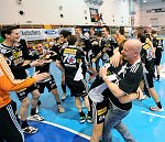 14.04.2013, Krems, Handball, OEHB Cup, Final Four der Herren, Finale, Fivers WAT Margareten - HC Hard,<br>Jubel der Fivers<br><br>Copyright DIENER / Zierlinger Karl<br>Marktgasse 3-7 / 4 / 5 / 21<br>A-1090 Wien<br>Telefax +43 1 955 32 35<br>Mobil +43 676 629 98 51<br>BA-CA<br>Bank Nr. 12000<br>Account Nr. 00712 223 783<br>e-mail: agentur@diener.at<br>Datenbank: www.diener.at
