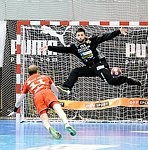 27.12.2012, Krems, Handball, Handball Liga Austria, HLA, GD, UHK Krems, HC Hard,<br>JOCHUM Michael, FILZWIESER Wolfgang<br><br><br>Copyright DIENER / Zierlinger Karl<br>Marktgasse 3-7 / 4 / 5 / 21<br>A-1090 Wien<br>Telefax +43 1 955 32 35<br>Mobil +43 676 629 98 51<br>BA-CA<br>Bank Nr. 12000<br>Account Nr. 00712 223 783<br>e-mail: agentur@diener.at<br>Datenbank: www.diener.at