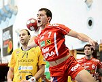 27.12.2012, Krems, Handball, Handball Liga Austria, HLA, GD, UHK Krems, HC Hard,<br>MITKOV Vlatko, RASCHLE Luca, SCHMID Dominik<br><br><br>Copyright DIENER / Zierlinger Karl<br>Marktgasse 3-7 / 4 / 5 / 21<br>A-1090 Wien<br>Telefax +43 1 955 32 35<br>Mobil +43 676 629 98 51<br>BA-CA<br>Bank Nr. 12000<br>Account Nr. 00712 223 783<br>e-mail: agentur@diener.at<br>Datenbank: www.diener.at