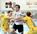 06.10.2012, Krems, Handball, Handball Liga Austria, HLA, GD, UHK Krems - HSG  Baernbach / Koeflach,<br>BELAS Ivica, MIKANOVIC Sasa, WALZER Guenther<br><br><br>Copyright DIENER / Zierlinger Karl<br>Marktgasse 3-7 / 4 / 5 / 21<br>A-1090 Wien<br>Telefax +43 1 955 32 35<br>Mobil +43 676 629 98 51<br>BA-CA<br>Bank Nr. 12000<br>Account Nr. 00712 223 783<br>e-mail: agentur@diener.at<br>Datenbank: www.diener.at