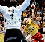 13.10.2012, Krems, Handball, Handball Liga Austria, HLA, GD, UHK Krems, ULZ Schwaz, <br>AIGNER Christian, MITKOV Vlatko<br><br><br>Copyright DIENER / Zierlinger Karl<br>Marktgasse 3-7 / 4 / 5 / 21<br>A-1090 Wien<br>Telefax +43 1 955 32 35<br>Mobil +43 676 629 98 51<br>BA-CA<br>Bank Nr. 12000<br>Account Nr. 00712 223 783<br>e-mail: agentur@diener.at<br>Datenbank: www.diener.at