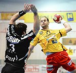13.10.2012, Krems, Handball, Handball Liga Austria, HLA, GD, UHK Krems, ULZ Schwaz, <br>HOFLEHNER Julius, MITKOV Vlatko<br><br><br>Copyright DIENER / Zierlinger Karl<br>Marktgasse 3-7 / 4 / 5 / 21<br>A-1090 Wien<br>Telefax +43 1 955 32 35<br>Mobil +43 676 629 98 51<br>BA-CA<br>Bank Nr. 12000<br>Account Nr. 00712 223 783<br>e-mail: agentur@diener.at<br>Datenbank: www.diener.at