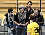 10.11.2012, Krems, Handball, Handball Liga Austria, HLA, GD, UHK Krems, Union Leoben<br>VIZVARY Kristof in Gesprch mit Personal-Fans<br><br><br>Copyright DIENER / Zierlinger Karl<br>Marktgasse 3-7 / 4 / 5 / 21<br>A-1090 Wien<br>Telefax +43 1 955 32 35<br>Mobil +43 676 629 98 51<br>BA-CA<br>Bank Nr. 12000<br>Account Nr. 00712 223 783<br>e-mail: agentur@diener.at<br>Datenbank: www.diener.at