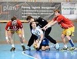 14.12.2013, Krems, Handball, Handball Liga Austria, HLA, GD, UHK Krems, HC Hard,<br>WALZER Guenther, SHEJBAL Mihal, WEBER Thomas, VISY Norbert<br><br><br>Copyright DIENER / Zierlinger Karl<br>Marktgasse 3-7 / 4 / 5 / 21<br>A-1090 Wien<br>Telefax +43 1 955 32 35<br>Mobil +43 676 629 98 51<br>BA-CA<br>Bank Nr. 12000<br>Account Nr. 00712 223 783<br>e-mail: agentur@diener.at<br>Datenbank: www.diener.at