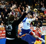 14.12.2013, Krems, Handball, Handball Liga Austria, HLA, GD, UHK Krems, HC Hard,<br>SHEJBAL Mihal, ZIVKOVIC Boris<br><br><br>Copyright DIENER / Zierlinger Karl<br>Marktgasse 3-7 / 4 / 5 / 21<br>A-1090 Wien<br>Telefax +43 1 955 32 35<br>Mobil +43 676 629 98 51<br>BA-CA<br>Bank Nr. 12000<br>Account Nr. 00712 223 783<br>e-mail: agentur@diener.at<br>Datenbank: www.diener.at