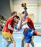 14.12.2013, Krems, Handball, Handball Liga Austria, HLA, GD, UHK Krems, HC Hard,<br>BABARSKAS Gerdas, ZIVKOVIC Boris, BELAS Ivica<br><br><br>Copyright DIENER / Zierlinger Karl<br>Marktgasse 3-7 / 4 / 5 / 21<br>A-1090 Wien<br>Telefax +43 1 955 32 35<br>Mobil +43 676 629 98 51<br>BA-CA<br>Bank Nr. 12000<br>Account Nr. 00712 223 783<br>e-mail: agentur@diener.at<br>Datenbank: www.diener.at