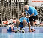 12.10.2013, Krems, Handball, Handball Liga Austria, HLA, GD, UHK Krems - HC Linz,<br>SCHNEIDER Uwe, BREITSCHOPF Johann<br><br><br>Copyright DIENER / Zierlinger Karl<br>Marktgasse 3-7 / 4 / 5 / 21<br>A-1090 Wien<br>Telefax +43 1 955 32 35<br>Mobil +43 676 629 98 51<br>BA-CA<br>Bank Nr. 12000<br>Account Nr. 00712 223 783<br>e-mail: agentur@diener.at<br>Datenbank: www.diener.at