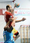 12.10.2013, Krems, Handball, Handball Liga Austria, HLA, GD, UHK Krems - HC Linz,<br>KRNJAJAC Slavko, MITKOV Vlatko<br><br><br>Copyright DIENER / Zierlinger Karl<br>Marktgasse 3-7 / 4 / 5 / 21<br>A-1090 Wien<br>Telefax +43 1 955 32 35<br>Mobil +43 676 629 98 51<br>BA-CA<br>Bank Nr. 12000<br>Account Nr. 00712 223 783<br>e-mail: agentur@diener.at<br>Datenbank: www.diener.at