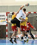 07.09.2013, Krems, Handball, Handball Liga Austria, HLA, GD, UHK Krems - HSG  Baernbach / Koeflach,<br>MITKOV Vlatko, GORENAC Goran, NEUHOLD Christoph<br><br><br><br>Copyright DIENER / Zierlinger Karl<br>Marktgasse 3-7 / 4 / 5 / 21<br>A-1090 Wien<br>Telefax +43 1 955 32 35<br>Mobil +43 676 629 98 51<br>BA-CA<br>Bank Nr. 12000<br>Account Nr. 00712 223 783<br>e-mail: agentur@diener.at<br>Datenbank: www.diener.at