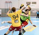 30.11.2013, Krems, Handball, Handball Liga Austria, HLA, GD, UHK Krems, SG Westwien,<br>NEUHOLD Christoph, STRAZDAS Augustas, BABARSKAS Gerdas<br><br><br><br>Copyright DIENER / Zierlinger Karl<br>Marktgasse 3-7 / 4 / 5 / 21<br>A-1090 Wien<br>Telefax +43 1 955 32 35<br>Mobil +43 676 629 98 51<br>BA-CA<br>Bank Nr. 12000<br>Account Nr. 00712 223 783<br>e-mail: agentur@diener.at<br>Datenbank: www.diener.at