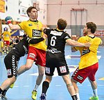 11.04.2015, Krems, Handball, Handball Liga Austria, HLA, OPO, UHK Krems, Bregenz,<br>WASSEL Alexander, BABARSKAS Gerdas, FRUEHSTUECK Lukas, WALZER guenther<br><br><br><br>Copyright DIENER / Zierlinger Karl<br>Marktgasse 3-7 / 4 / 5 / 21<br>A-1090 Wien<br>Telefax +43 1 955 32 35<br>Mobil +43 676 629 98 51<br>BA-CA<br>Bank Nr. 12000<br>Account Nr. 00712 223 783<br>e-mail: agentur@diener.at<br>Datenbank: www.diener.at