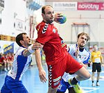 07.03.2015, Krems, Handball, Handball Liga Austria, HLA, OPO, UHK Krems, HC Hard,<br>RASCHLE Luca, MITKOV Vlatko, ZEINER Gerald<br><br>Copyright DIENER / Zierlinger Karl<br>Marktgasse 3-7 / 4 / 5 / 21<br>A-1090 Wien<br>Telefax +43 1 955 32 35<br>Mobil +43 676 629 98 51<br>BA-CA<br>Bank Nr. 12000<br>Account Nr. 00712 223 783<br>e-mail: agentur@diener.at<br>Datenbank: www.diener.at