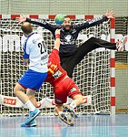 07.03.2015, Krems, Handball, Handball Liga Austria, HLA, OPO, UHK Krems, HC Hard,<br>SCHLINGER Roland, WALZER Guenther, DOKNIC Golub<br><br>Copyright DIENER / Zierlinger Karl<br>Marktgasse 3-7 / 4 / 5 / 21<br>A-1090 Wien<br>Telefax +43 1 955 32 35<br>Mobil +43 676 629 98 51<br>BA-CA<br>Bank Nr. 12000<br>Account Nr. 00712 223 783<br>e-mail: agentur@diener.at<br>Datenbank: www.diener.at