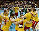 06.12. 2014, Krems, Handball, Handball Liga Austria, HLA, GD, UHK Krems, Bregenz,<br>JUBELREIGEN Krems<br><br><br><br>Copyright DIENER / Zierlinger Karl<br>Marktgasse 3-7 / 4 / 5 / 21<br>A-1090 Wien<br>Telefax +43 1 955 32 35<br>Mobil +43 676 629 98 51<br>BA-CA<br>Bank Nr. 12000<br>Account Nr. 00712 223 783<br>e-mail: agentur@diener.at<br>Datenbank: www.diener.at