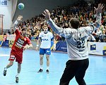 13.09.2014, Krems, Handball, Handball Liga Austria, HLA, GD, UHK Krems, HC Hard,<br>SCHOPF Tobias, DOKNIC Golub<br><br><br>Copyright / www. sportfotos. at<br>Missongasse 21<br>A - 3500 Krems<br>zierlinger@sportfotos.at<br>www.sportfotos.at<br>Kremser Bank <br>BIC SPKDAT21XXX<br>IBAN AT392022800704000918<br>
