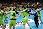 21.11.2014, Krems, Handball, Handball Liga Austria, HLA, GD, UHK Krems, SG Westwien,<br>Jubelreigen Westwien<br><br><br><br>Copyright DIENER / Zierlinger Karl<br>Marktgasse 3-7 / 4 / 5 / 21<br>A-1090 Wien<br>Telefax +43 1 955 32 35<br>Mobil +43 676 629 98 51<br>BA-CA<br>Bank Nr. 12000<br>Account Nr. 00712 223 783<br>e-mail: agentur@diener.at<br>Datenbank: www.diener.at