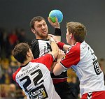 26.11.2014, Krems, Handball, Handball Liga Austria, HLA, GD, UHK Krems, ULZ Schwaz,<br>CHALUPA Georg, ANDRIUSKA Mindaugas, BABARSKAS Gerdas<br><br><br><br>Copyright DIENER / Zierlinger Karl<br>Marktgasse 3-7 / 4 / 5 / 21<br>A-1090 Wien<br>Telefax +43 1 955 32 35<br>Mobil +43 676 629 98 51<br>BA-CA<br>Bank Nr. 12000<br>Account Nr. 00712 223 783<br>e-mail: agentur@diener.at<br>Datenbank: www.diener.at