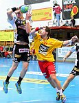 19.12. 2014, Krems, Handball, Handball Liga Austria, HLA, GD, UHK Krems, WAT Margareten,<br>BILYK Nikola, WALZER Guenther<br><br><br><br>Copyright DIENER / Zierlinger<br>Marktgasse 3-7 / 4 / 5 / 21<br>A-1090 Wien<br>Telefax +43 1 955 32 35<br>Mobil +43 676 629 98 51<br>BA-CA<br>Bank Nr. 12000<br>Account Nr. 00712 223 783<br>e-mail: agentur@diener.at<br>Datenbank: www.diener.at