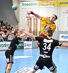 26.10.2015, Krems, Handball, Handball Liga Austria, HLA, GD, UHK Krems, Bregenz,<br>FRUEHSTUECK Lukas, NEUHOLD Christoph, WARVNE Tobias<br><br><br><br>Copyright DIENER / Zierlinger Karl<br>Marktgasse 3-7 / 4 / 5 / 21<br>A-1090 Wien<br>Telefax +43 1 955 32 35<br>Mobil +43 676 629 98 51<br>BA-CA<br>Bank Nr. 12000<br>Account Nr. 00712 223 783<br>e-mail: agentur@diener.at<br>Datenbank: www.diener.at