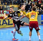 26.10.2015, Krems, Handball, Handball Liga Austria, HLA, GD, UHK Krems, Bregenz,<br>FRUEHSTUECK Lukas, VIZVARY Kristof, NEUHOLD Christoph<br><br><br><br>Copyright DIENER / Zierlinger Karl<br>Marktgasse 3-7 / 4 / 5 / 21<br>A-1090 Wien<br>Telefax +43 1 955 32 35<br>Mobil +43 676 629 98 51<br>BA-CA<br>Bank Nr. 12000<br>Account Nr. 00712 223 783<br>e-mail: agentur@diener.at<br>Datenbank: www.diener.at