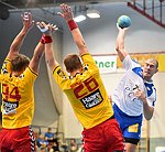 11.09.2015, Krems, Handball, Handball Liga Austria, HLA, GD, UHK Krems - HC Bruck,<br>NEUHOLD Christoph, VIZVARY Kristof, DIMITRIJEVIC Ivan<br><br>Copyright DIENER / Zierlinger<br>Marktgasse 3-7 / 4 / 5 / 21<br>A-1090 Wien<br>Telefax +43 1 955 32 35<br>Mobil +43 676 629 98 51<br>BA-CA<br>Bank Nr. 12000<br>Account Nr. 00712 223 783<br>e-mail: agentur@diener.at<br>Datenbank: www.diener.at