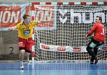 10.10.2015,  Krems,  Handball,  Handball Liga Austria,  HLA, GD,  UHK Krems,  Union Leoben,<br>NEUHOLD Christoph, HURICH Thomas<br><br><br>Copyright DIENER / Zierlinger <br>Marktgasse 3-7 / 4 / 5 / 21<br>A-1090 Wien<br>Telefax +43 1 955 32 35<br>Mobil +43 676 629 98 51<br>BA-CA<br>Bank Nr. 12000<br>Account Nr. 00712 223 783<br>e-mail: agentur@diener.at<br>Datenbank: www.diener.at