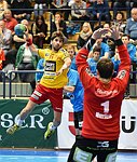 10.10.2015,  Krems,  Handball,  Handball Liga Austria,  HLA, GD,  UHK Krems,  Union Leoben,<br>SCHOPF Tobias, HURICH Thomas<br><br><br>Copyright DIENER / Zierlinger <br>Marktgasse 3-7 / 4 / 5 / 21<br>A-1090 Wien<br>Telefax +43 1 955 32 35<br>Mobil +43 676 629 98 51<br>BA-CA<br>Bank Nr. 12000<br>Account Nr. 00712 223 783<br>e-mail: agentur@diener.at<br>Datenbank: www.diener.at