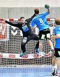 10.10.2015,  Krems,  Handball,  Handball Liga Austria,  HLA, GD,  UHK Krems,  Union Leoben,<br>SHEJBAL Mihal, SPENDIER Sebastian Philipp, <br><br><br>Copyright DIENER / Zierlinger <br>Marktgasse 3-7 / 4 / 5 / 21<br>A-1090 Wien<br>Telefax +43 1 955 32 35<br>Mobil +43 676 629 98 51<br>BA-CA<br>Bank Nr. 12000<br>Account Nr. 00712 223 783<br>e-mail: agentur@diener.at<br>Datenbank: www.diener.at