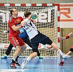 05.12.2015, Krems, Handball, Handball Liga Austria, HLA, GD, UHK Krems, HC Hard,<br>MITKOV Vlatko, DICKER Daniel<br><br>Copyright DIENER / Zierlinger Karl<br>Marktgasse 3-7 / 4 / 5 / 21<br>A-1090 Wien<br>Telefax +43 1 955 32 35<br>Mobil +43 676 629 98 51<br>BA-CA<br>Bank Nr. 12000<br>Account Nr. 00712 223 783<br>e-mail: agentur@diener.at<br>Datenbank: www.diener.at