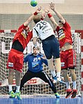 05.12.2015, Krems, Handball, Handball Liga Austria, HLA, GD, UHK Krems, HC Hard,<br>SURAC Domagoj, SHEJBAL Mihal, ZEINER Gerald, NEUHOLD Christoph<br><br>Copyright DIENER / Zierlinger Karl<br>Marktgasse 3-7 / 4 / 5 / 21<br>A-1090 Wien<br>Telefax +43 1 955 32 35<br>Mobil +43 676 629 98 51<br>BA-CA<br>Bank Nr. 12000<br>Account Nr. 00712 223 783<br>e-mail: agentur@diener.at<br>Datenbank: www.diener.at