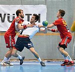 05.12.2015, Krems, Handball, Handball Liga Austria, HLA, GD, UHK Krems, HC Hard,<br>FEICHTINGER Sebastian, ZIVKOVIC Boris, NEUHOLD Christoph<br><br>Copyright DIENER / Zierlinger Karl<br>Marktgasse 3-7 / 4 / 5 / 21<br>A-1090 Wien<br>Telefax +43 1 955 32 35<br>Mobil +43 676 629 98 51<br>BA-CA<br>Bank Nr. 12000<br>Account Nr. 00712 223 783<br>e-mail: agentur@diener.at<br>Datenbank: www.diener.at