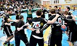 17.04.2016, Krems, Handball, Handball Liga Austria, HLA, OPO, UHK Krems, WAT Margareten,<br>Jubelreigen Margareten<br><br><br><br>Copyright DIENER / Zierlinger<br>Marktgasse 3-7 / 4 / 5 / 21<br>A-1090 Wien<br>Telefax +43 1 955 32 35<br>Mobil +43 676 629 98 51<br>BA-CA<br>Bank Nr. 12000<br>Account Nr. 00712 223 783<br>e-mail: agentur@diener.at<br>Datenbank: www.diener.at