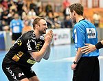17.04.2016, Krems, Handball, Handball Liga Austria, HLA, OPO, UHK Krems, WAT Margareten,<br>ZIURA Vytautas, HEITER Christoph (Schiri)<br><br><br><br>Copyright DIENER / Zierlinger<br>Marktgasse 3-7 / 4 / 5 / 21<br>A-1090 Wien<br>Telefax +43 1 955 32 35<br>Mobil +43 676 629 98 51<br>BA-CA<br>Bank Nr. 12000<br>Account Nr. 00712 223 783<br>e-mail: agentur@diener.at<br>Datenbank: www.diener.at