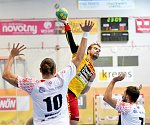 04.10.2016, Krems, Handball, Handball Liga Austria, HLA, GD, UHK Krems, HC Hard,<br>WUESTNER Frederic, FEICHTINGER Sebastian, RASCHLE Luca<br><br><br>Copyright / www. sportfotos. at<br>Missongasse 21<br>A - 3500 Krems<br>zierlinger@sportfotos.at<br>www.sportfotos.at<br>Kremser Bank <br>BIC SPKDAT21XXX<br>IBAN AT392022800704000918