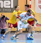 04.10.2016, Krems, Handball, Handball Liga Austria, HLA, GD, UHK Krems, HC Hard,<br>WALZER Guenther, SURAC Domagoj, TOMANN Aron<br><br><br>Copyright / www. sportfotos. at<br>Missongasse 21<br>A - 3500 Krems<br>zierlinger@sportfotos.at<br>www.sportfotos.at<br>Kremser Bank <br>BIC SPKDAT21XXX<br>IBAN AT392022800704000918