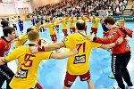 25.11.2016, Krems, Handball, Handball Liga Austria, HLA, GD, UHK Krems, HC Linz,<br>Jubelreigen Krems<br><br><br><br>Copyright / www. sportfotos. at<br>Missongasse 21<br>A - 3500 Krems<br>zierlinger@sportfotos.at<br>www.sportfotos.at<br>Kremser Bank <br>BIC SPKDAT21XXX<br>IBAN AT392022800704000918