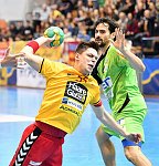 16.12.2016, Krems, Handball, Handball Liga Austria, HLA, GD, UHK Krems, SG Westwien<br>TOMANN Aron, FEUCHTMANN Erwin<br><br><br><br>Copyright / www. sportfotos. at<br>Missongasse 21<br>A - 3500 Krems<br>zierlinger@sportfotos.at<br>www.sportfotos.at<br>Kremser Bank <br>BIC SPKDAT21XXX<br>IBAN AT392022800704000918<br>
