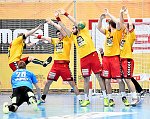 07.12.2016, Krems, Handball, Handball Liga Austria, HLA, GD, UHK Krems, Union Leoben,<br>VISY Norbert, STOLZ Patrick, TOMANN Aron, ZUPANAC Marcus, POSCH Fabian, SIMEK Marko<br><br><br>Copyright / www. sportfotos. at<br>Missongasse 21<br>A - 3500 Krems<br>zierlinger@sportfotos.at<br>www.sportfotos.at<br>Kremser Bank <br>BIC SPKDAT21XXX<br>IBAN AT392022800704000918<br>