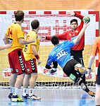 07.12.2016, Krems, Handball, Handball Liga Austria, HLA, GD, UHK Krems, Union Leoben,<br>POSCH Fabian, WALZER Guenther, SABAGIRAEV Hasbulat<br><br><br>Copyright / www. sportfotos. at<br>Missongasse 21<br>A - 3500 Krems<br>zierlinger@sportfotos.at<br>www.sportfotos.at<br>Kremser Bank <br>BIC SPKDAT21XXX<br>IBAN AT392022800704000918<br>