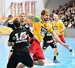18.11.2016, Krems, Handball, Handball Liga Austria, HLA, GD, UHK Krems, WAT Margareten,<br>NIKOLIC Mathias, ZIURA Vytautas, POSCH Fabian<br><br><br>Copyright / www. sportfotos. at<br>Missongasse 21<br>A - 3500 Krems<br>zierlinger@sportfotos.at<br>www.sportfotos.at<br>Kremser Bank <br>BIC SPKDAT21XXX<br>IBAN AT392022800704000918<br>