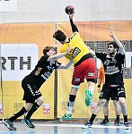 20.04.2018, Krems, Handball, Handball Liga Austria, HLA, BR, UHK Krems, WAT Margareten,<br>HUTECEK Lukas, HASECIC Kenan, JONAS Herbert<br><br><br>Copyright / www. sportfotos. at<br>Missongasse 21<br>A - 3500 Krems<br>zierlinger@sportfotos.at<br>www.sportfotos.at<br>Kremser Bank <br>BIC SPKDAT21XXX<br>IBAN AT392022800704000918<br>