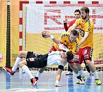 21.10.2017, Krems, Handball, Handball Liga Austria, HLA, GD, UHK Krems, HC Hard,<br>HERBURGER Lukas, OMEROVIC Sakib, POSCH Fabian<br><br><br>Copyright / www. sportfotos. at<br>Missongasse 21<br>A - 3500 Krems<br>zierlinger@sportfotos.at<br>www.sportfotos.at<br>Kremser Bank <br>BIC SPKDAT21XXX<br>IBAN AT392022800704000918