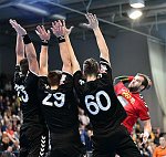 10.12.2017, Krems, Handball, Handball Liga Austria, HLA, GD, UHK Krems, HSG Graz,<br>BELOS Nemanja, SCHWEIGHOFER Lukas, ALBEK Joszef, FEICHTINGER Sebastian<br><br><br>Copyright / www. sportfotos.at<br>Missongasse 21<br>A - 3500 Krems<br>zierlinger@sportfotos.at<br>www.sportfotos.at<br>Kremser Bank <br>BIC SPKDAT21XXX<br>IBAN AT392022800704000918<br>