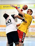07.12.2017, Krems, Handball, Handball Liga Austria, HLA, GD, UHK Krems, SC Ferlach,<br>GONZALEZ-MARTINEZ Adonis, OMEROVIC Sakib<br><br><br>Copyright / www. sportfotos.at<br>Missongasse 21<br>A - 3500 Krems<br>zierlinger@sportfotos.at<br>www.sportfotos.at<br>Kremser Bank <br>BIC SPKDAT21XXX<br>IBAN AT392022800704000918<br>