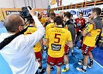 15.12.2017, Krems, Handball, Handball Liga Austria, HLA, GD, UHK Krems, SG Westwien<br>Timeout Krems<br><br><br>Copyright / www. sportfotos. at<br>Missongasse 21<br>A - 3500 Krems<br>zierlinger@sportfotos.at<br>www.sportfotos.at<br>Kremser Bank <br>BIC SPKDAT21XXX<br>IBAN AT392022800704000918<br>
