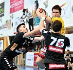 17.11.2017, Krems, Handball, Handball Liga Austria, HLA, GD, UHK Krems, WAT Margareten,<br>MARTINOVIC Ivan, JOCHMANN Jakob, RIEDE Maximilian<br><br><br>Copyright / www. sportfotos. at<br>Missongasse 21<br>A - 3500 Krems<br>zierlinger@sportfotos.at<br>www.sportfotos.at<br>Kremser Bank <br>BIC SPKDAT21XXX<br>IBAN AT392022800704000918<br>